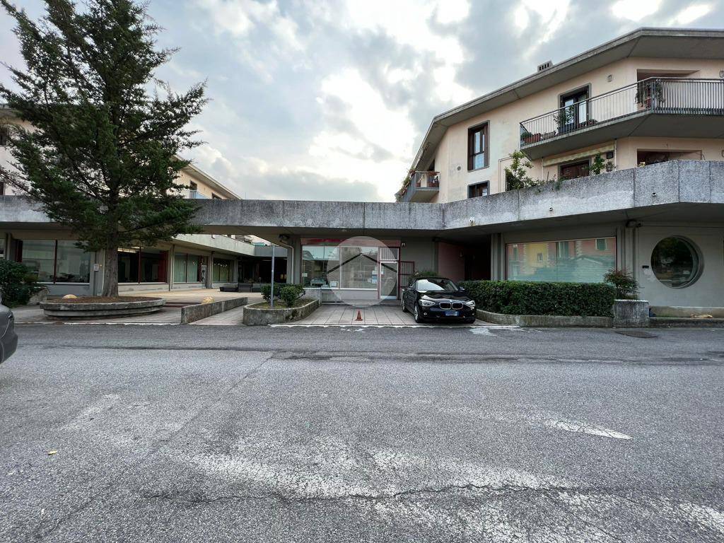 Locale commerciale via francesco petrarca 7b, centro, calcinato