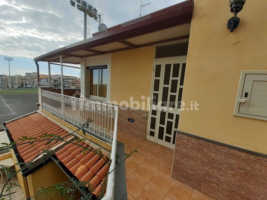 Vendita Appartamento GiardiniNaxos. Bilocale in via Vittorio.... Buono