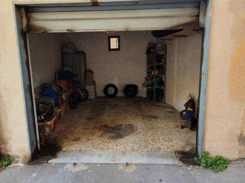 Via Santa Maria La Bruna Garage - Box via Santa Maria la Bruna 117, Torre del Greco, rif