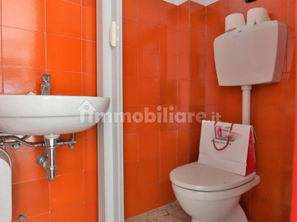 bagno neg.35 mq