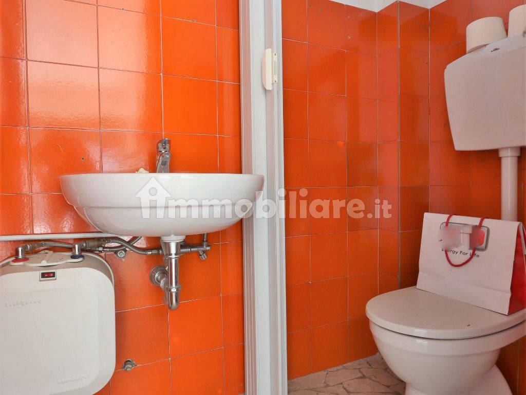 bagno neg.35 mq