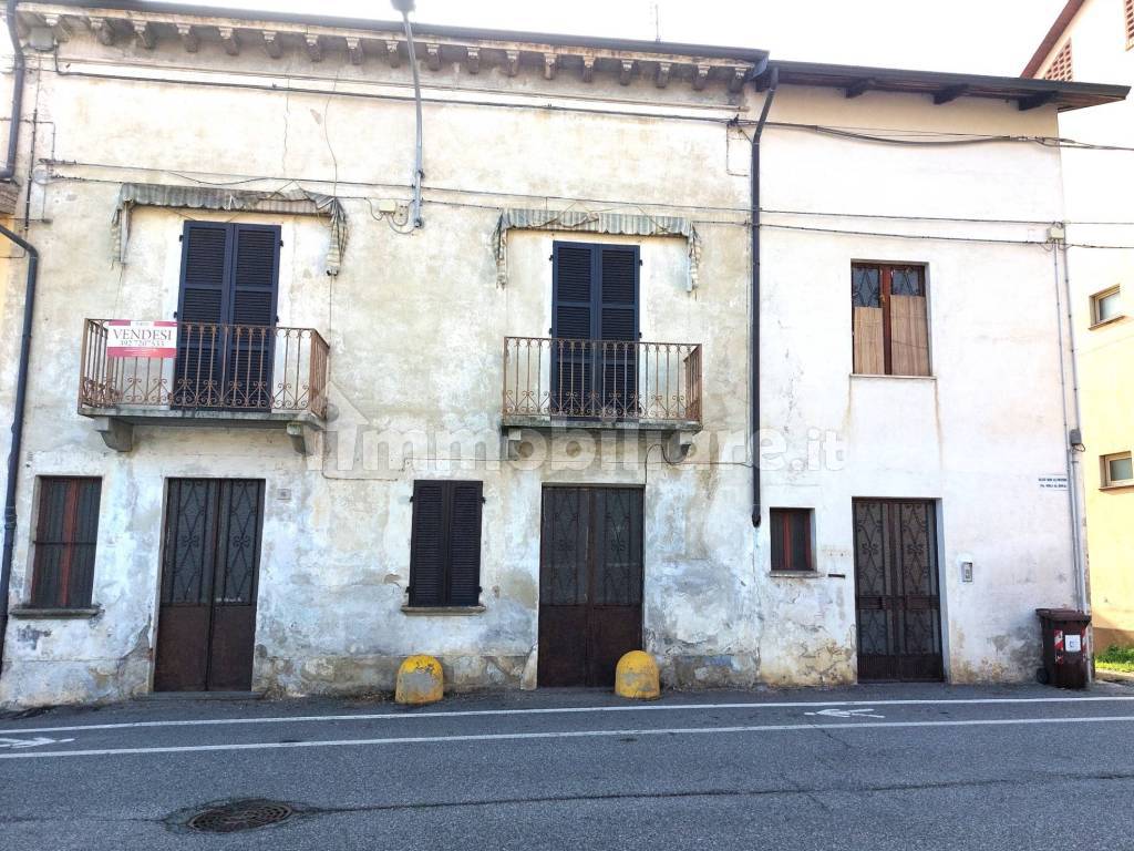 Vendita Casale in via San Sebastiano 16 Giaveno. Da ristrutturare, posto auto, 200 m², rif. 99164154