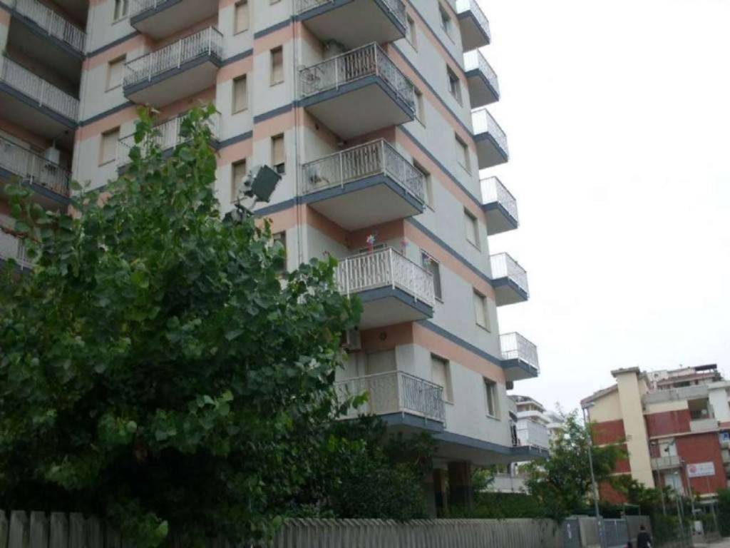 Vendita Appartamento Montesilvano. Trilocale in via Bradano 8. Buono