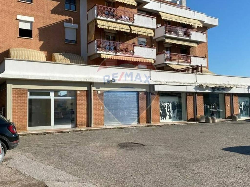 Locale Commerciale Vendita Foligno Rif 99264346 Immobiliare it