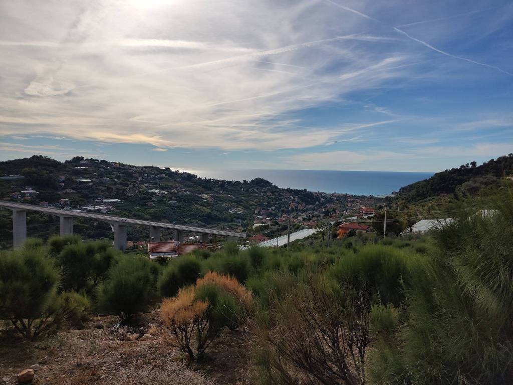 Terreno edificabile, due strade, bordighera