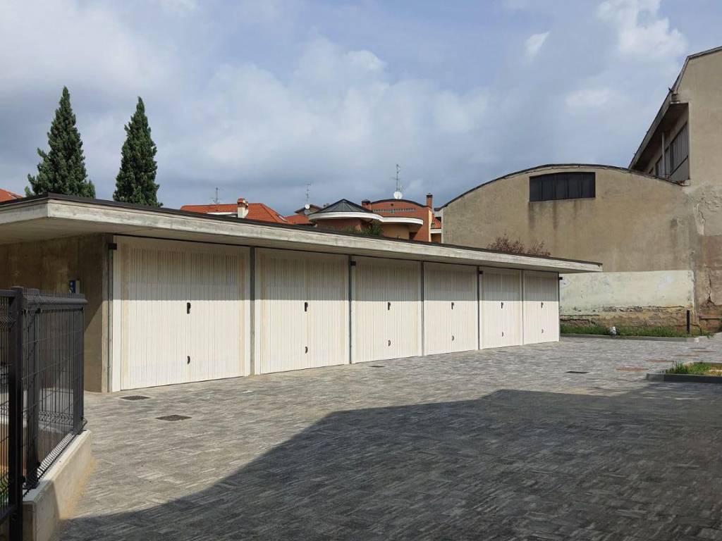 Garage - box via monte grappa 36, centro, concorezzo