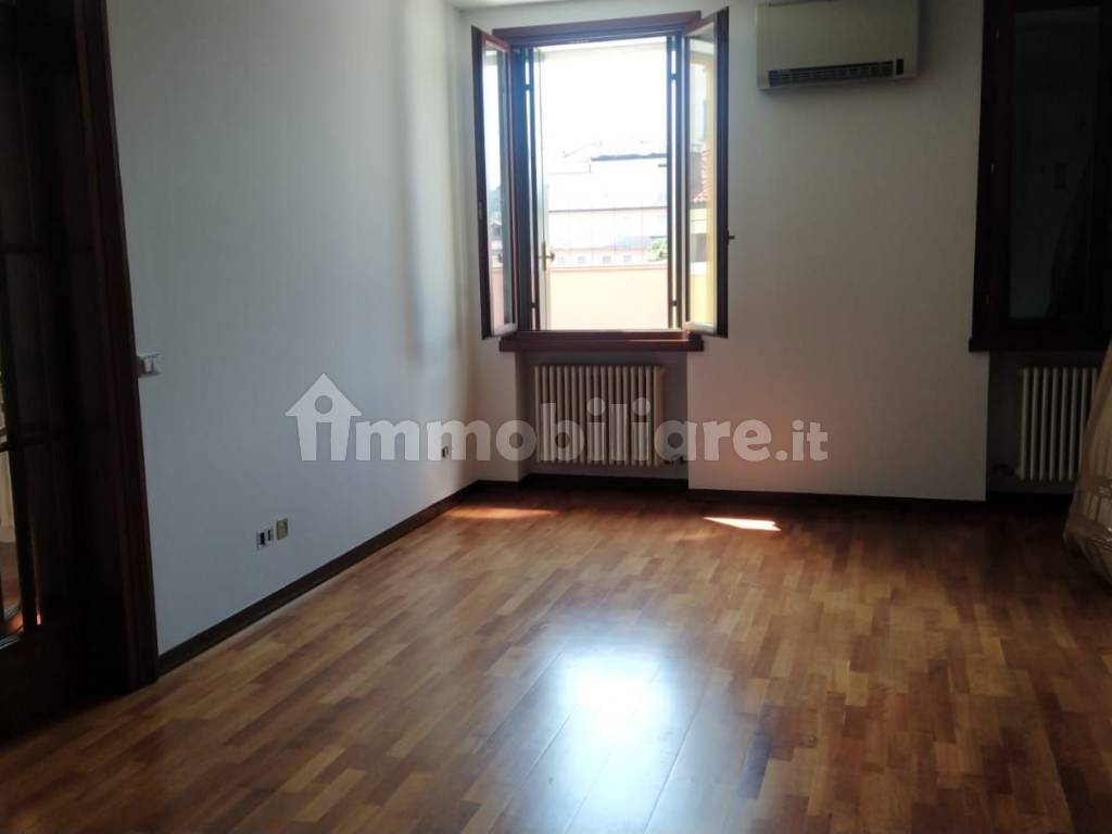 Rent Apartment in piazzale Alcide De Gasperi 1. Vicenza. Excellent