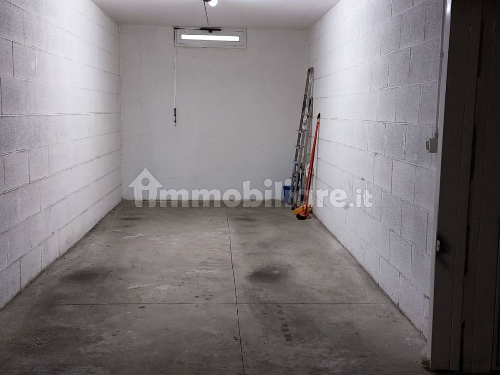Via Pietro De Cristofaro 40 Garage - Box via Pietro De Cristofaro, Roma, rif. 99340944 - Immobiliare.it