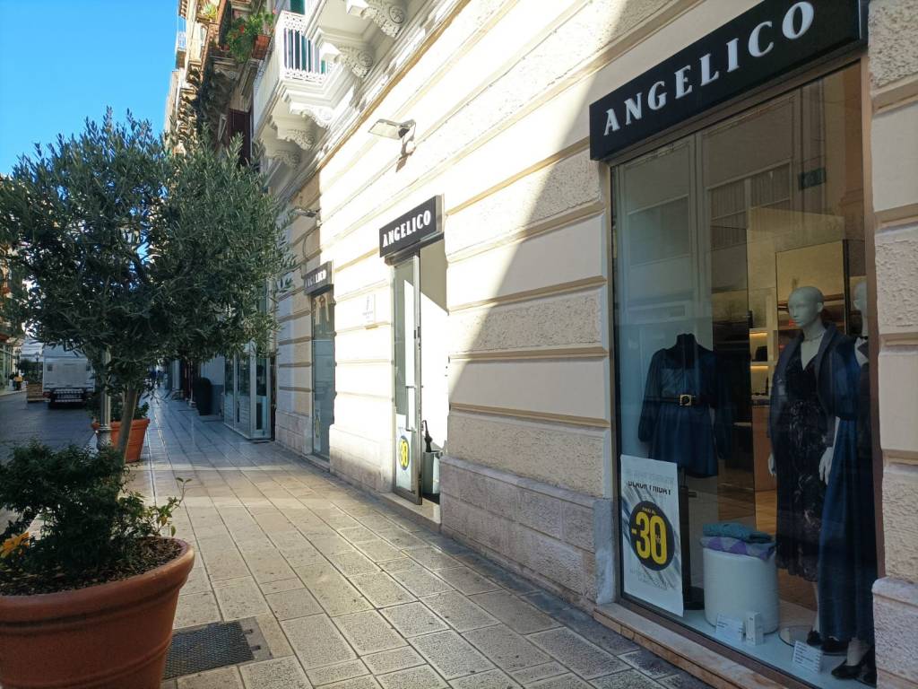 Negozio di abbigliamento via Federico Di Palma 79, Taranto, Rif. 99344368 Immobiliare.it