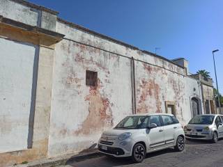 Vendesi antica casa rurale a Carmiano