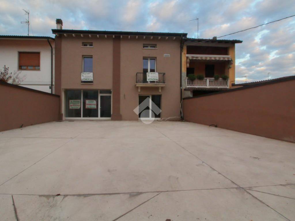 Locale commerciale via martiri della libertà, centro, manerbio