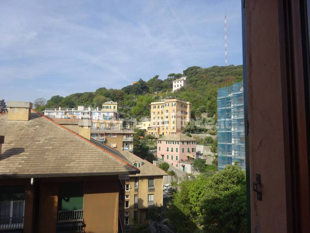 Vendita Appartamento in via della Giuseppina. Genova. Ottimo stato, secondo  piano, posto auto, con balcone, riscaldamento autonomo, rif. 99383806