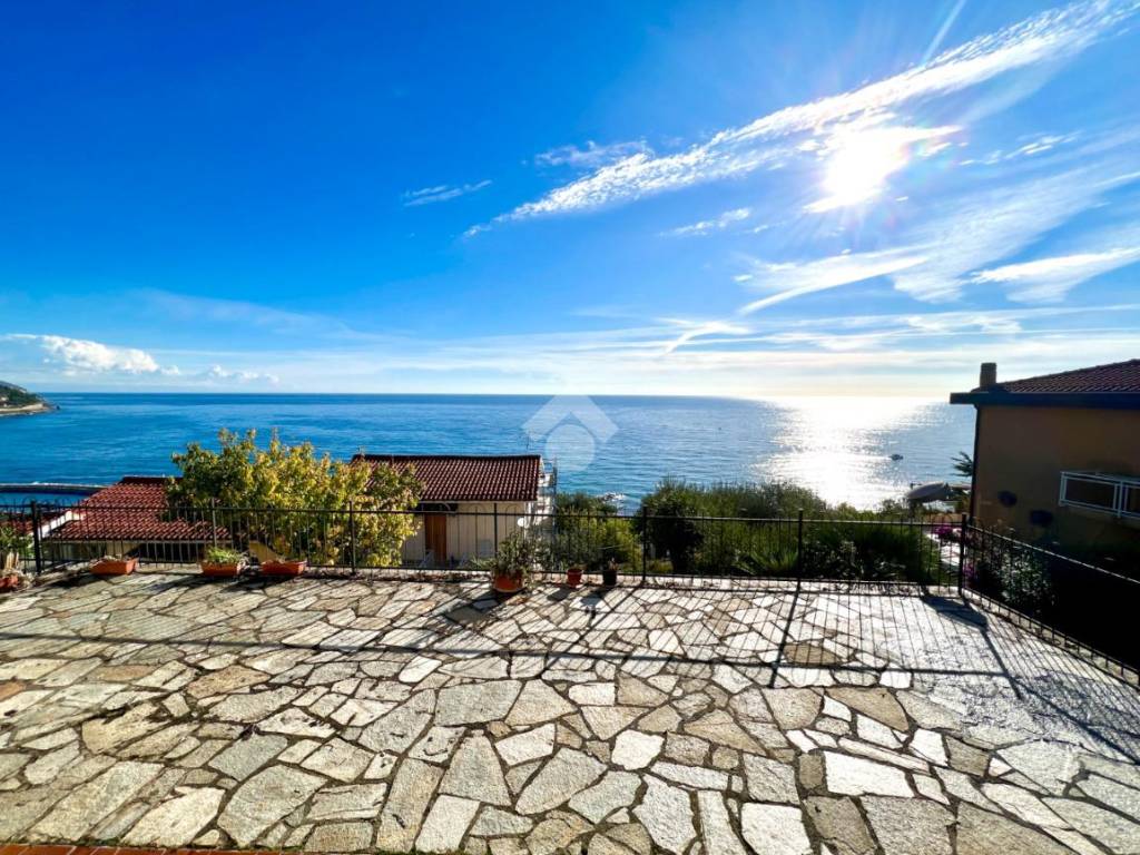 Vendita Appartamento San Lorenzo al Mare. Trilocale in via cavo 16. Da