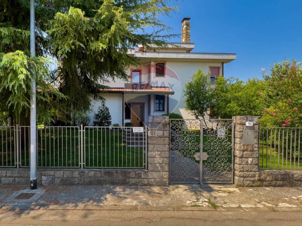 Vendita Villa unifamiliare in via Bologna 8 Selvazzano Dentro. Buono