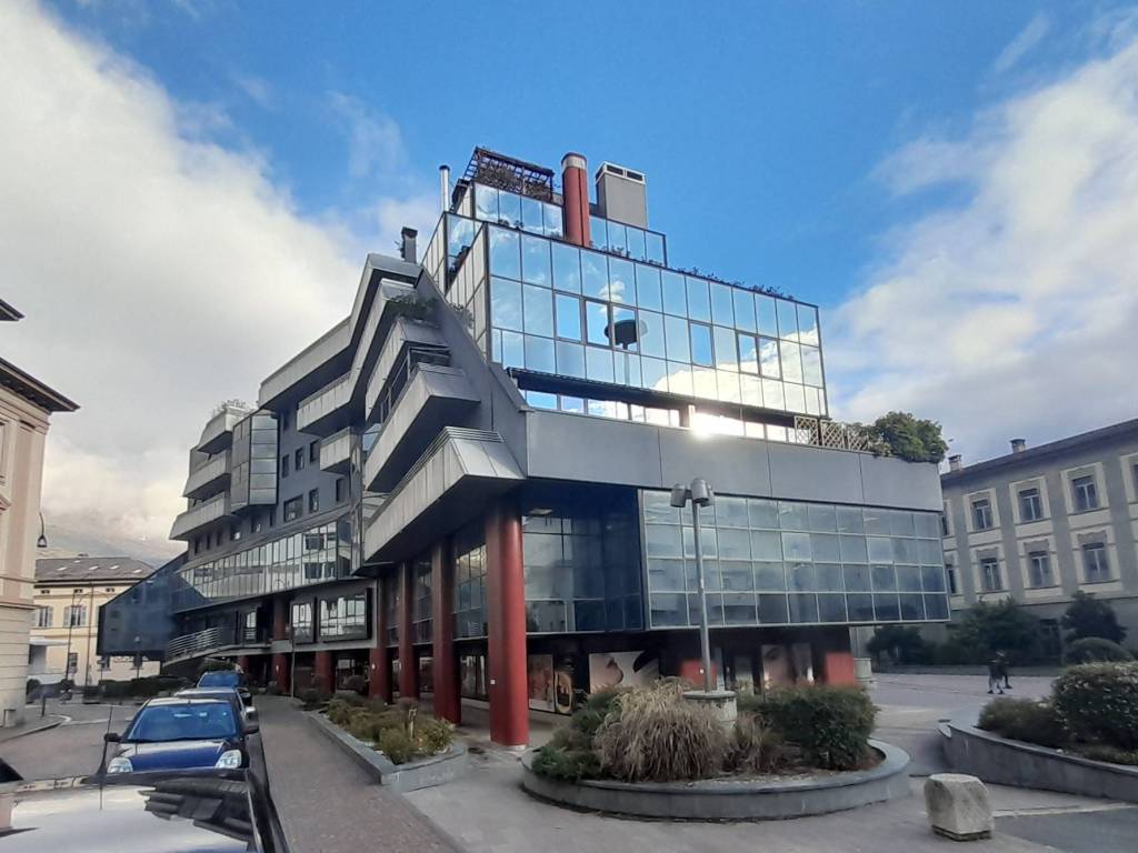 Locale commerciale via giuseppe piazzi 38, centro, sondrio