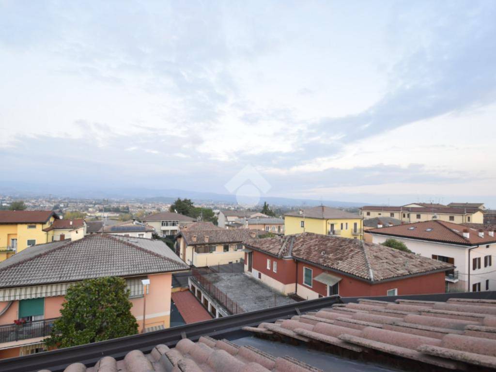 Vendita Appartamento in vicolo trieste 5. Bussolengo. Buono stato