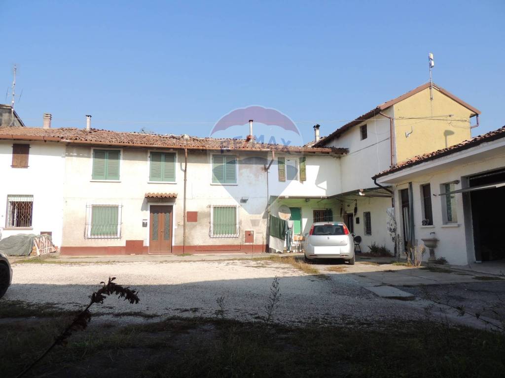 Vendita Rustico Pescarolo ed Uniti. Da ristrutturare, 180 m², rif. 99510128