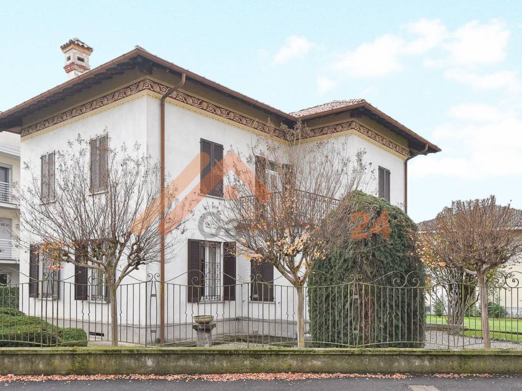 Vendita Villa unifamiliare in via Monte Baldo 5 Cantù. Buono stato, con ...