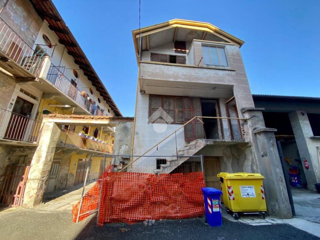 Vendita Terratetto plurifamiliare in vicolo del Comune 3 Sant'Antonino di Susa. Da ristrutturare Vendita Terratetto plurifamiliare in vicolo del Comune 3 Sant'Antonino di Susa. Da ristrutturare