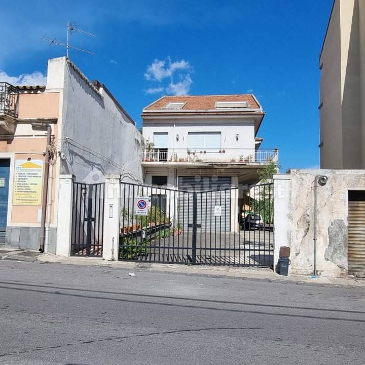 Palazzo - Edificio in vendita a Giarre