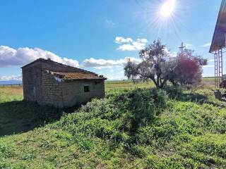 Casalino panoramico con Terreno Vende Tuscania