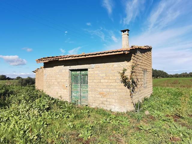 Casalino panoramico con Terreno Vende Tuscania