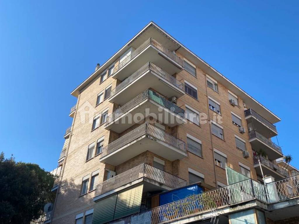 Vendita Appartamento Roma. Bilocale in via Raffaele.... Buono stato, primo  piano, con balcone, riscaldamento centralizzato, rif. 99639842