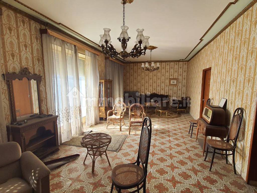 Vendita Appartamento in via A. Vinciguerra. Bellona. Buono stato, primo