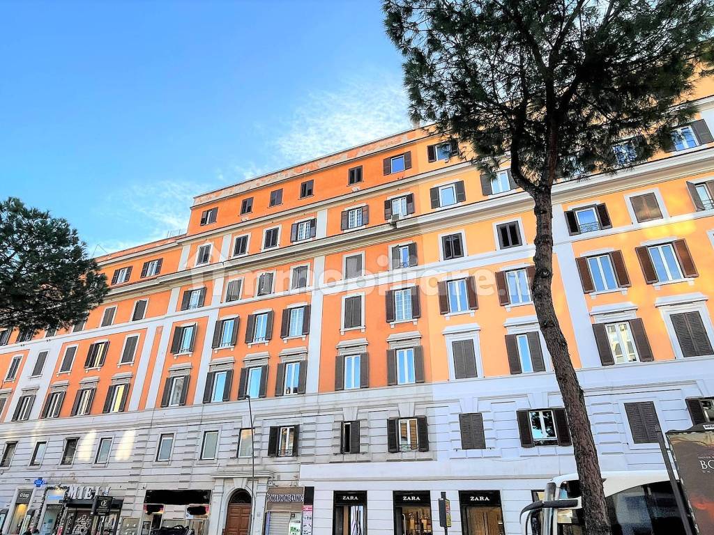 Vendita Appartamento Roma. Quadrilocale in via Appia Nuova 66. Buono stato,  secondo piano, con balcone, riscaldamento autonomo, rif. 99667482
