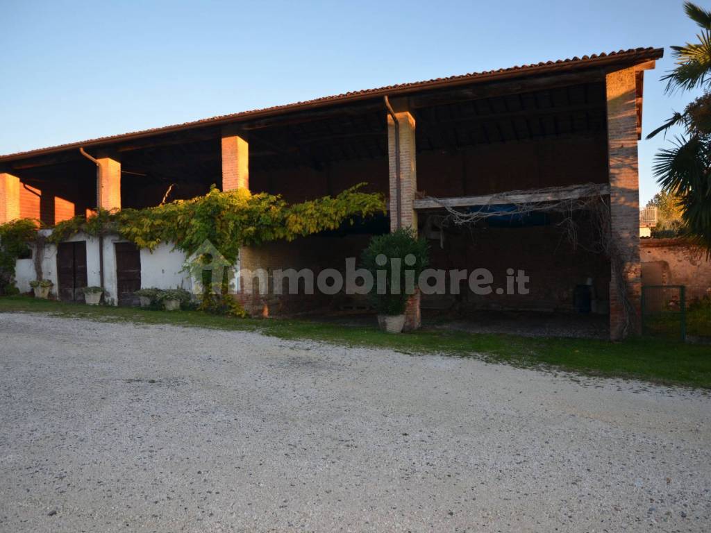 Via Crocifissa Di Rosa 60 Vendita Rustico in via Santa Maria Crocifissa di Rosa 81 Capriano del