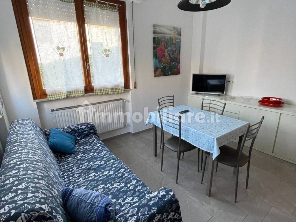 Affitto Appartamento Santo Spirito. Trilocale in via Edmondo De Amicis 3. Ottimo stato