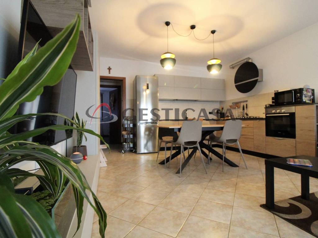 Vendita Appartamento Montebello Vicentino. Trilocale in piazza Italia 9