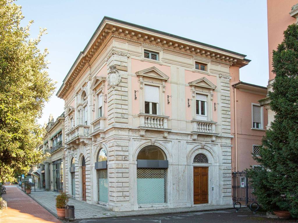 Attività commerciale viale giuseppe verdi 48, montecatini-terme