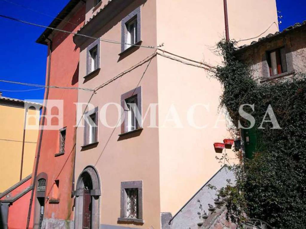 Esterno Palazzo Storico Bagnoregio (VT) - ROMACASA