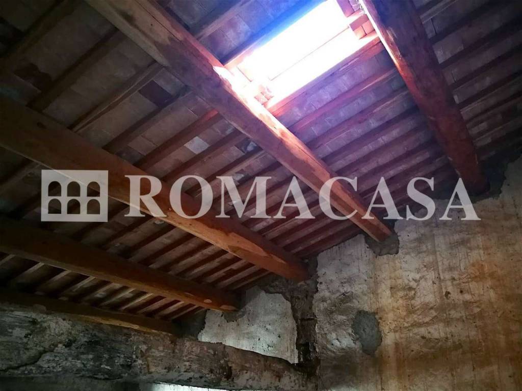 Dettaglio Soffitto Travi in Legno Palazzo Storico