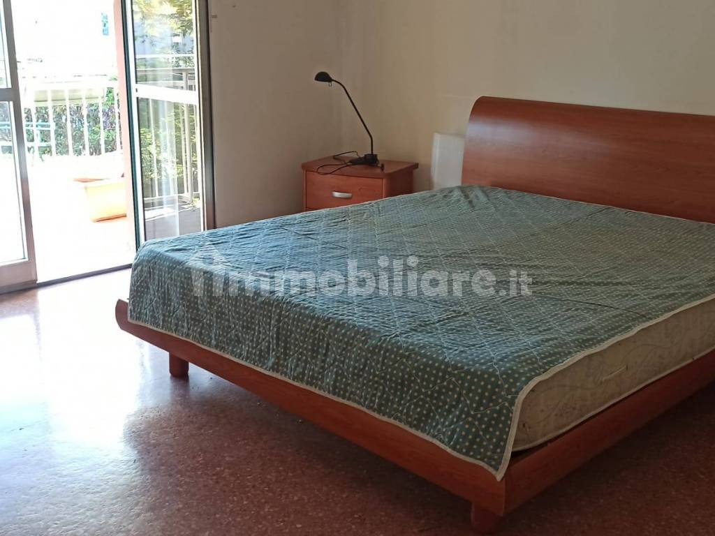 Rent Apartment Genoa. 4room flat in viale Bernabò Brea. To be