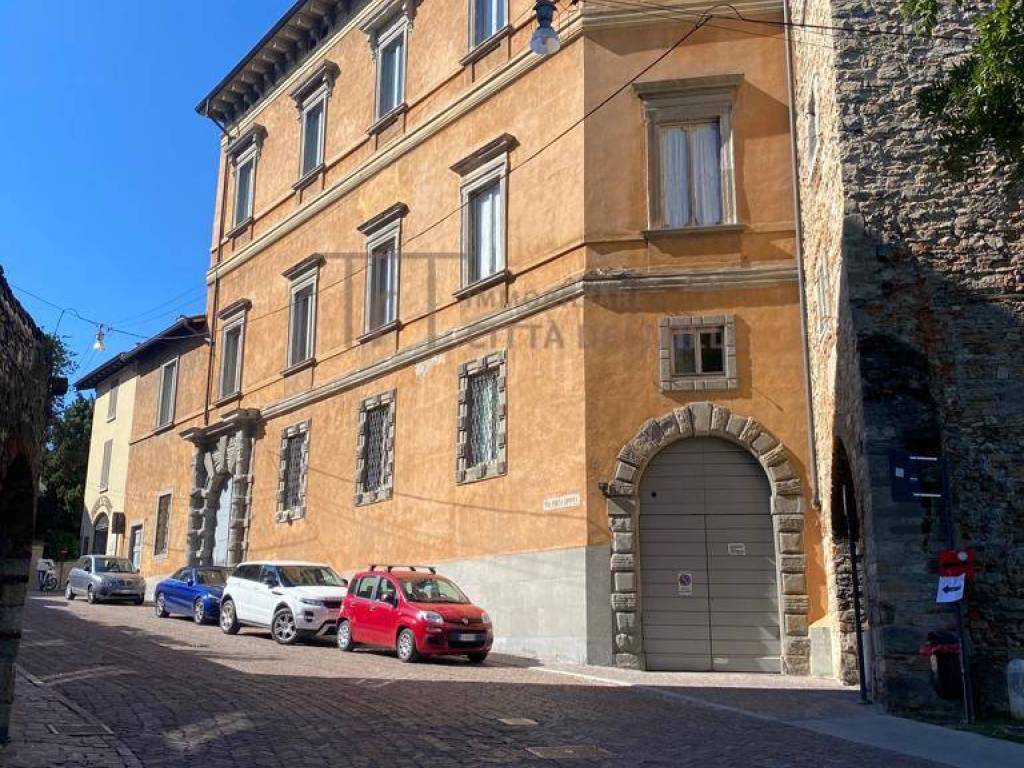 Bergamo Città Alta appartamento in vendita.