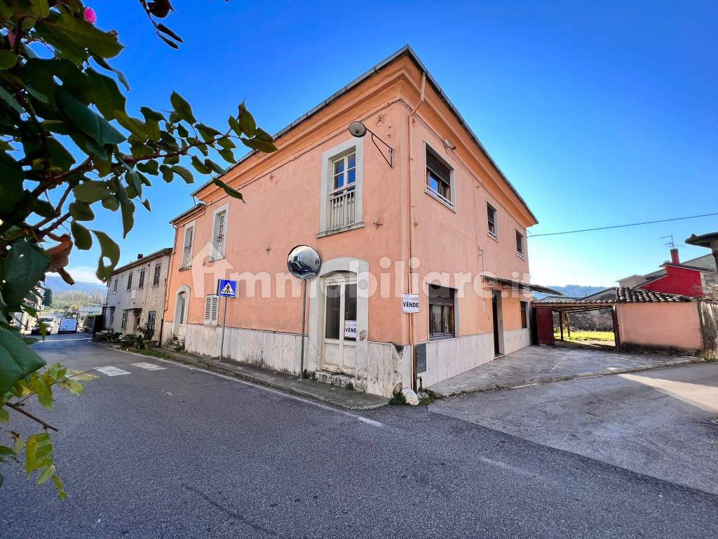 Vendita Terratetto unifamiliare in via Molino 70 Sora. Buono stato, posto  auto, con terrazza, riscaldamento autonomo, 317 m², rif. 99828334