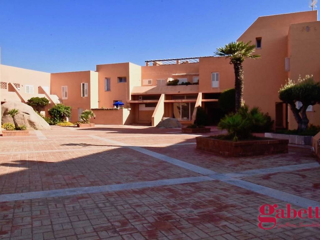 Locale commerciale località porto quadro snc, terravecchia portoquadro, santa teresa gallura