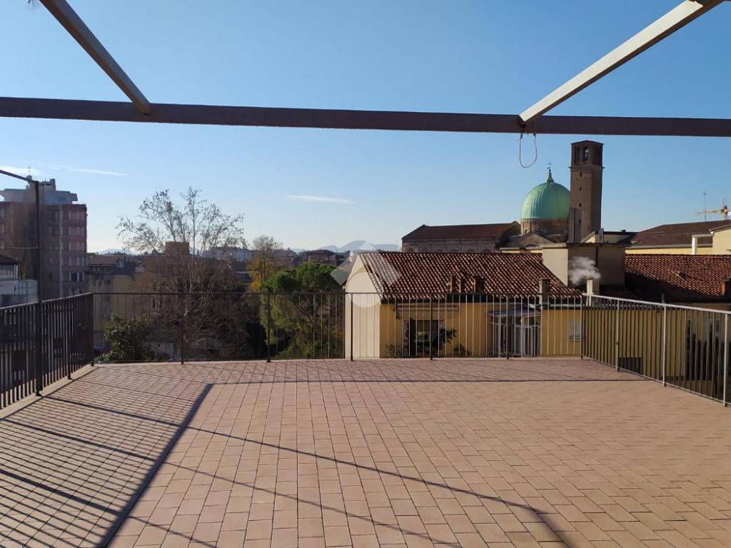 Rent Apartment Padua. 3room flat in via Trieste 22. Excellent