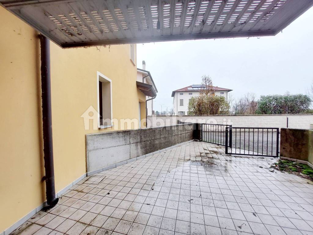 Vendita Villa a schiera Gonzaga. Nuova, posto auto, con balcone