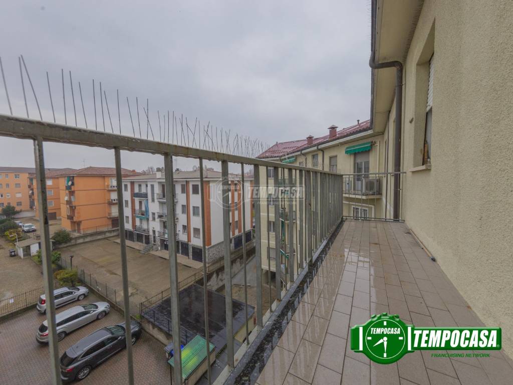 Vendita Appartamento Pavia. Trilocale in via Ezechiele Acerbi. Da  ristrutturare, terzo piano, con balcone, riscaldamento centralizzato, rif.  100011844