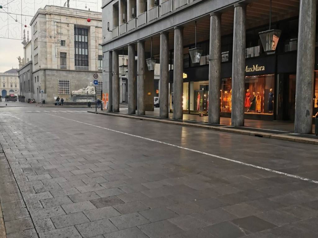 Locale commerciale, via roma, torino
