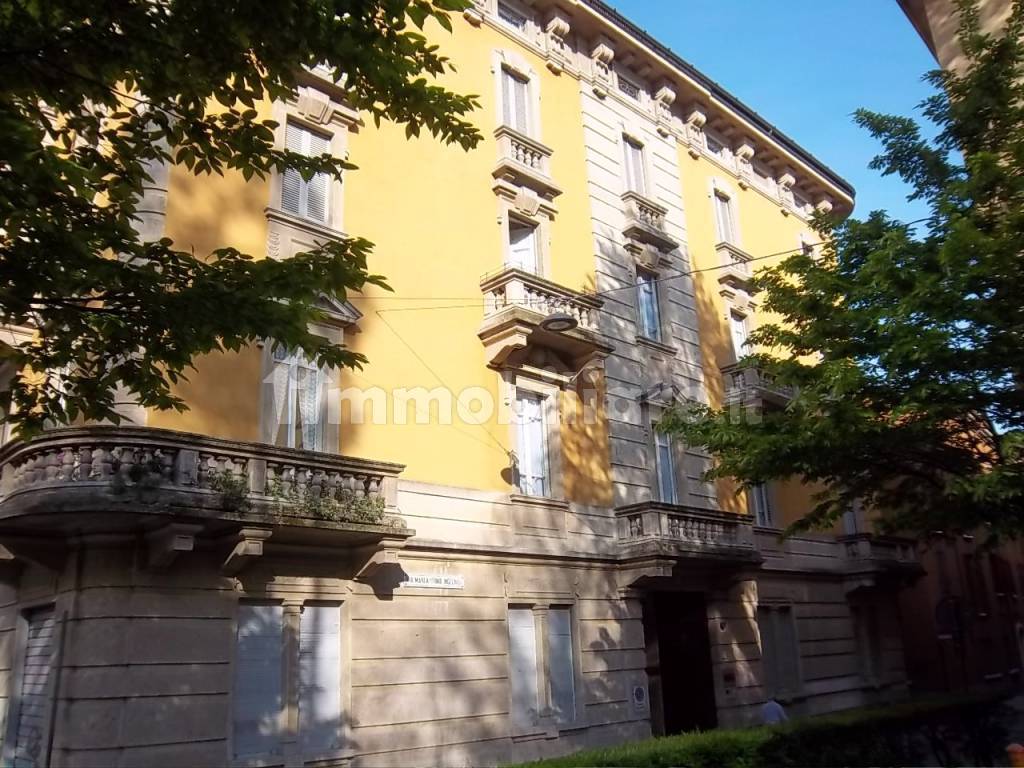 Rent Apartment Cremona. 4room flat in piazza Roma. Good condition, first floor, parking space
