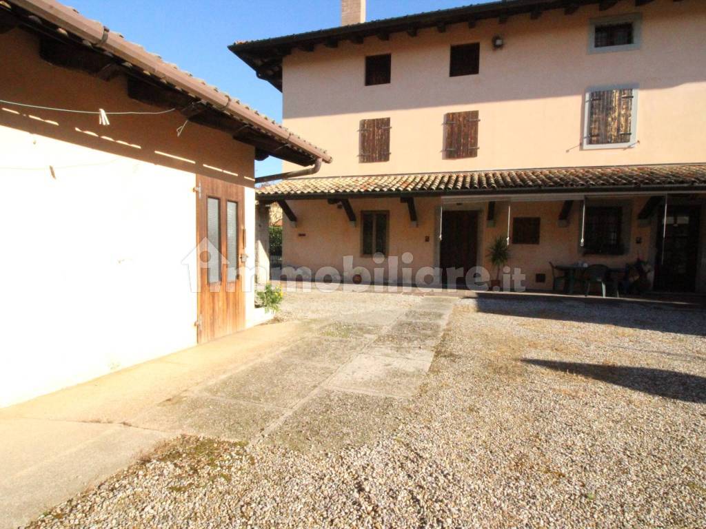Vendita Rustico in via Salcano 15 Udine. Da ristrutturare, 110 m², rif