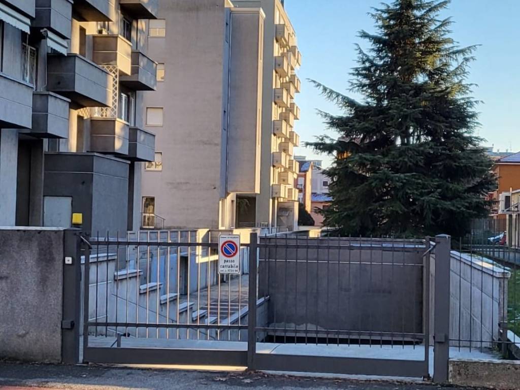 Garage - box via renato piceni, arnate, gallarate