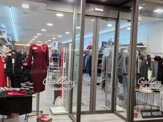 Este - Locale in centro