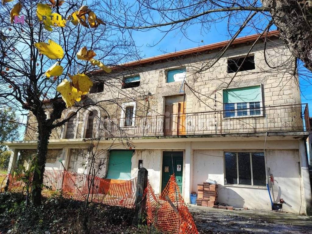 Vendita Casale in via Colle Verra 23 San Donato Val di Comino. Da