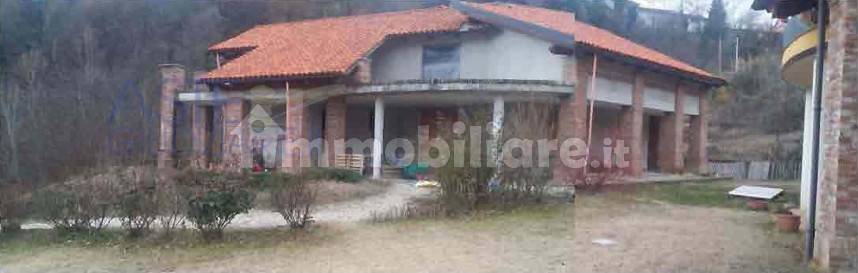 Villa in vendita a Monticello d'Alba