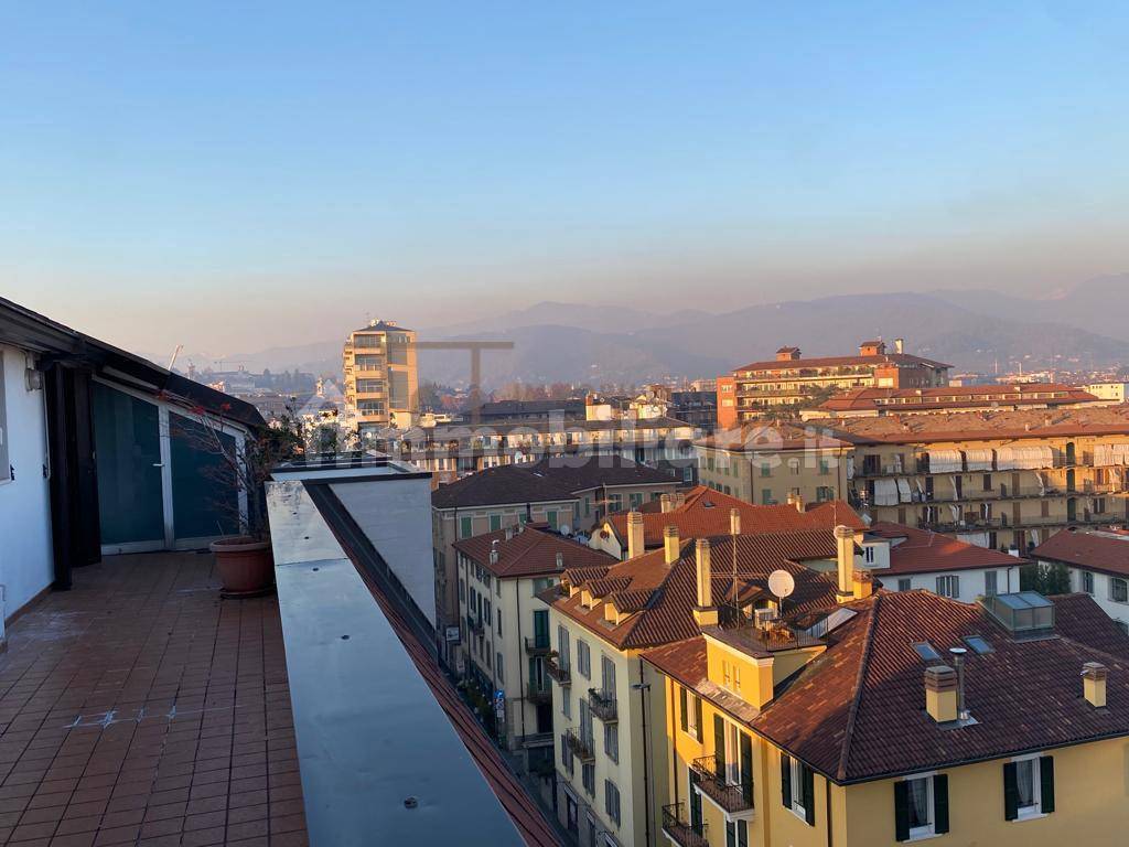 Bergamo Centro attico in vendita.